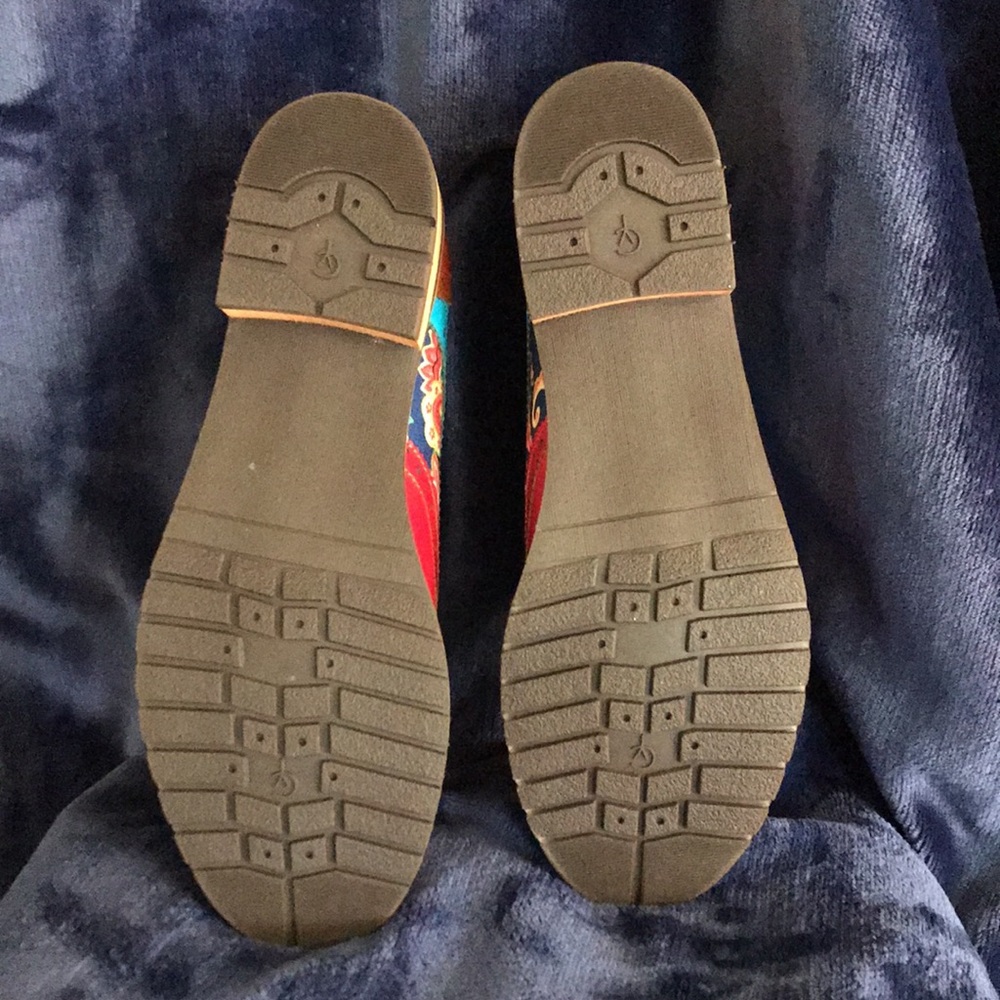 Shoes - Picture 4 of 5